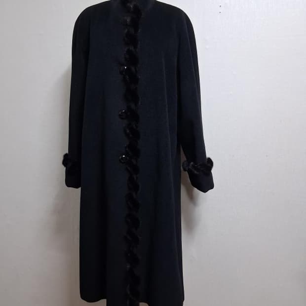 일본수입빈티지 양모혼합 천연밍크트리밍 블랙앙고라롱코트77까지프리

양모 