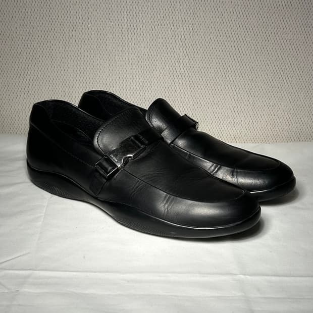 프라다 버클 로퍼