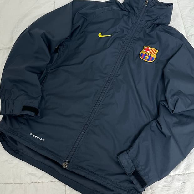 나이키 바르샤 스톰핏 바람막이 미디움