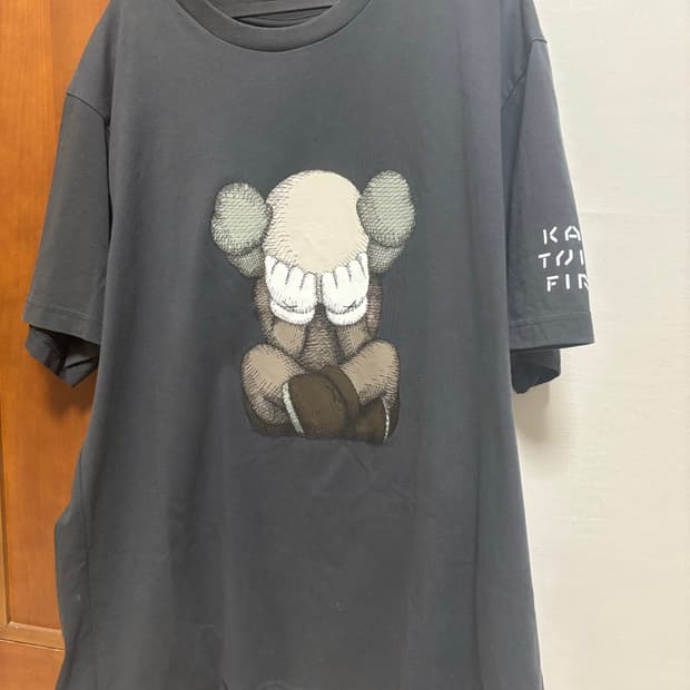 유니클로 카우스 도쿄퍼스트 반팔