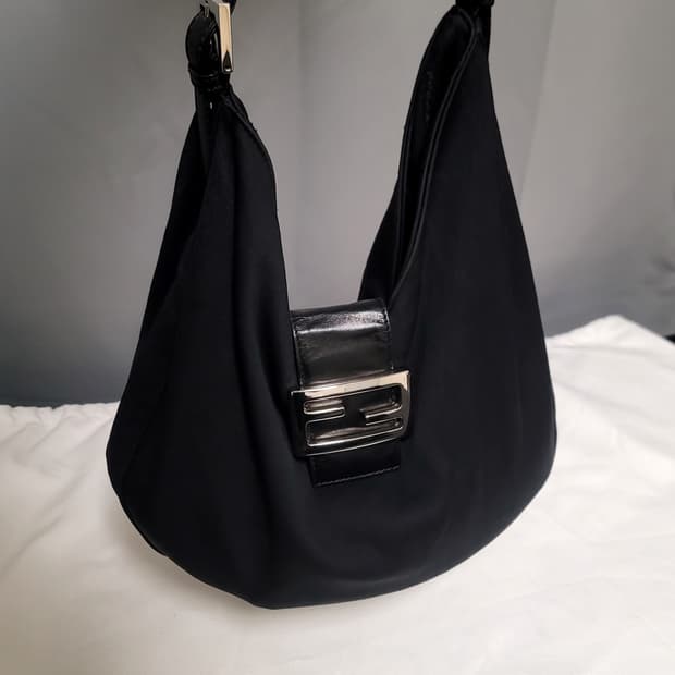 정품 펜디가방 토트백,숄더백(디올샤넬보테가루이비통구찌셀린느생로랑발렌시아가