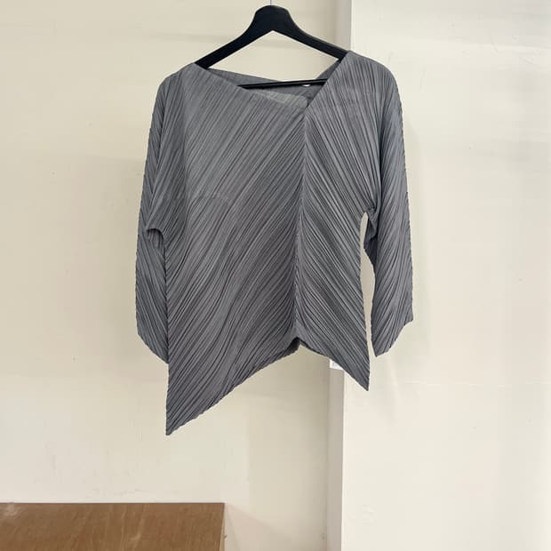 플리츠 플리즈 차콜그레이 플리츠 탑