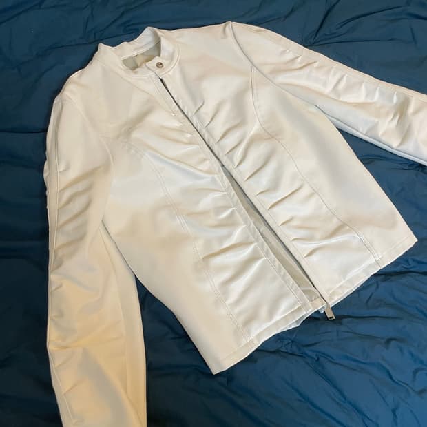 나체 화이트 셔링 가죽 자켓