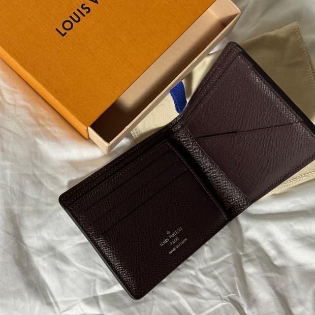 Louis Vuitton taiga multiple wallet