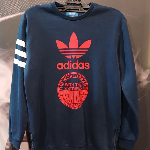 아디다스 더 월드 브랜드 맨투맨 네이비