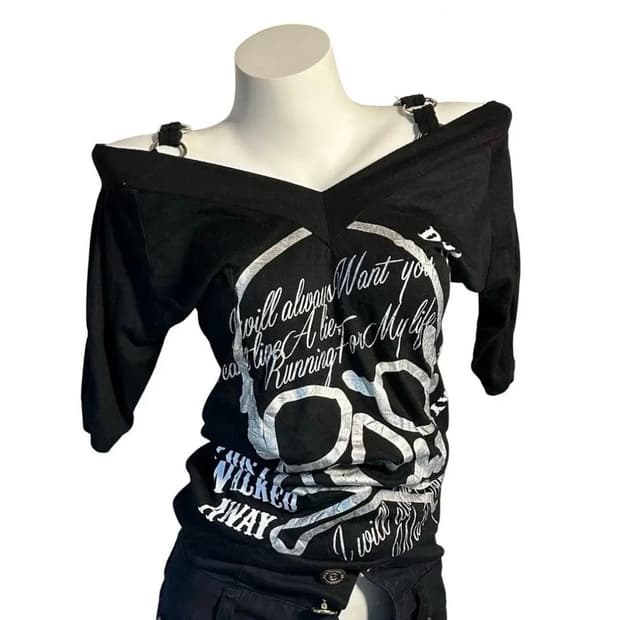해골 프린팅 블랙 오프숄더 티셔츠 오네갸루 펑크