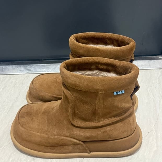 논파킹X킨치 어그부츠 브라운