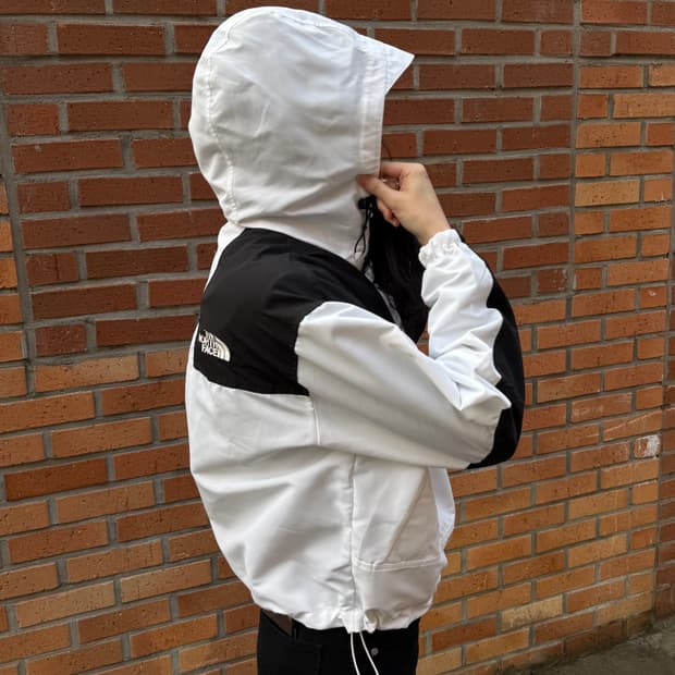 [우먼] 노스페이스 25ss 투톤 바람막이 화이트
