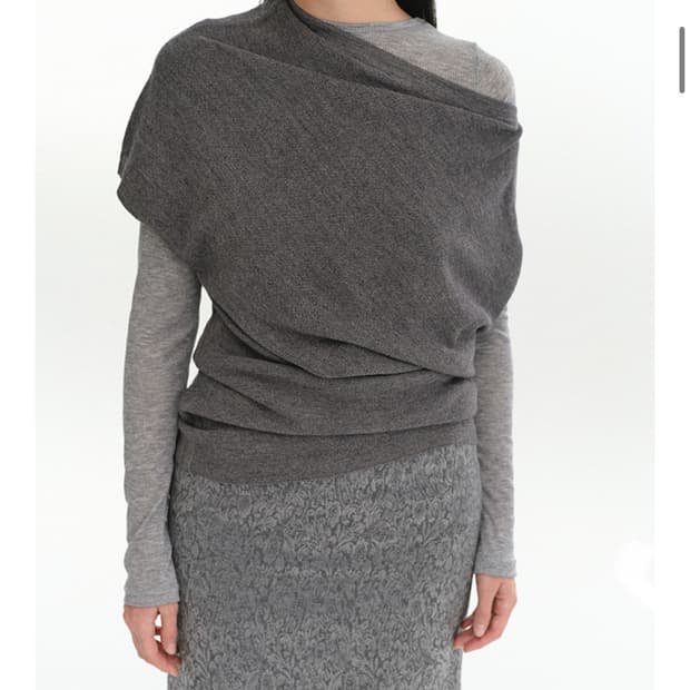 리포스 언발 오프숄더 니트 Unbal Off-Shoulder Knit