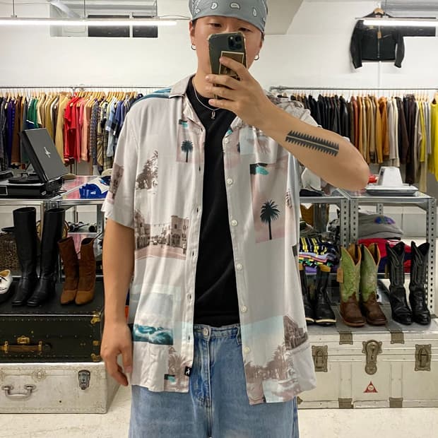 HOLLISTER photo collage hawaian shirt