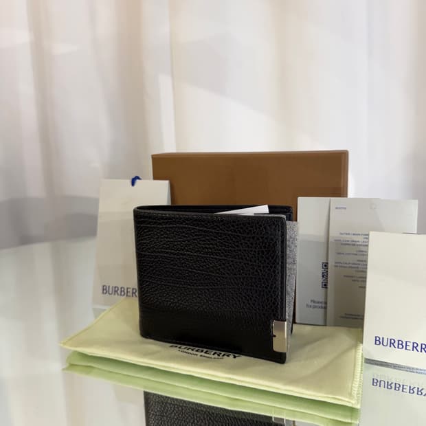 [새상품급] 버버리 B 컷 반지갑 블랙