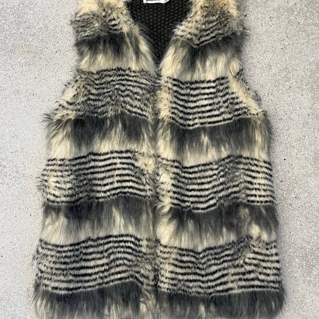 Stradivarius 퍼 니트 조끼