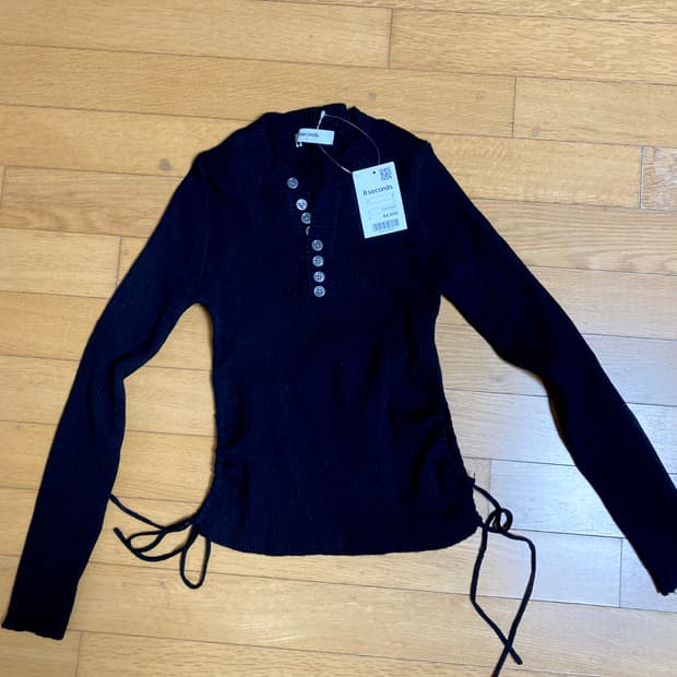 에잇세컨즈 버튼 니트