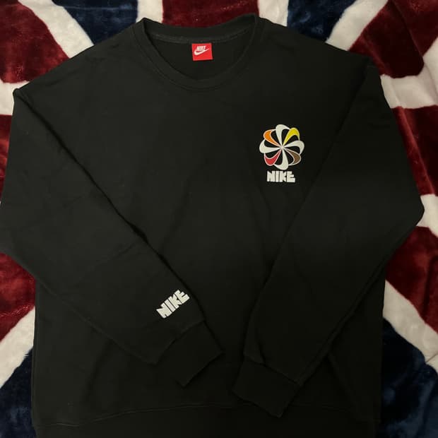 나이키 x 사카이 콜라보 맨투맨 105