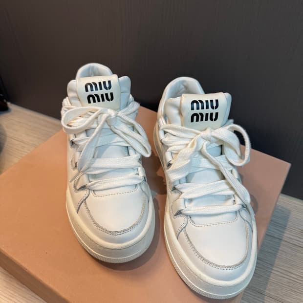 미우미우 화이트 스니커즈 38사이즈(정품)