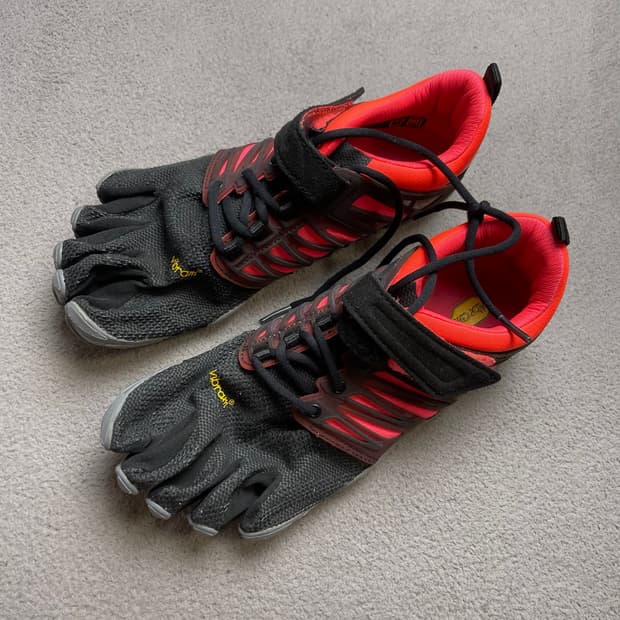 Vibram FiveFingers V-트레인 블랙/코랄/그레이 -240