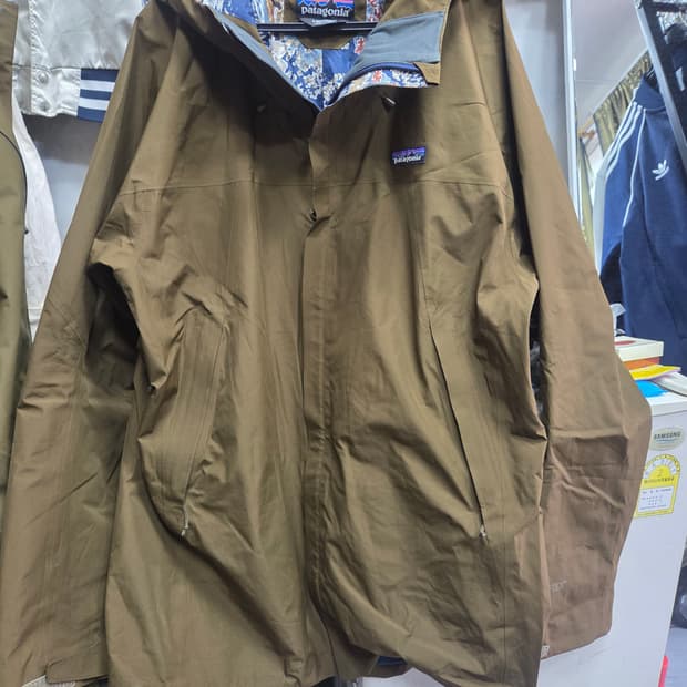 파타고니아   브라운 후드  바람막이