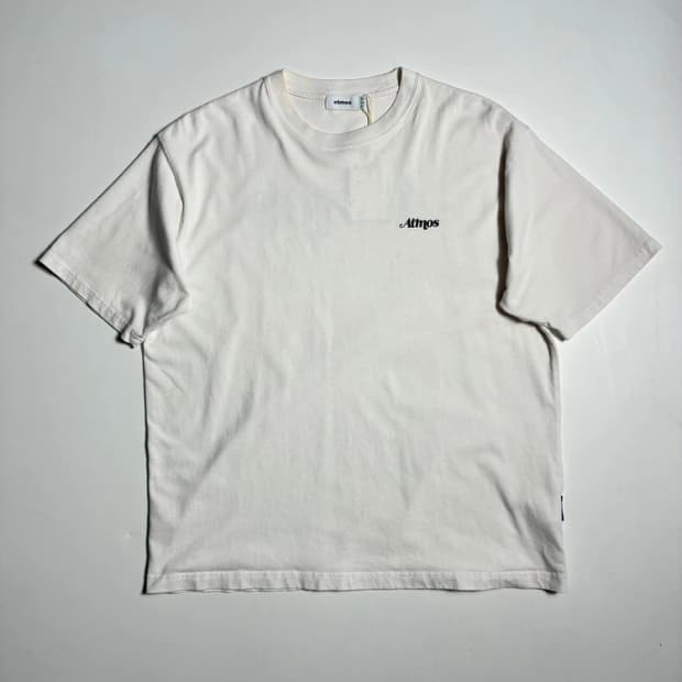 Atmos 필기체 로고 화이트 코튼 반팔 티셔츠 R2722