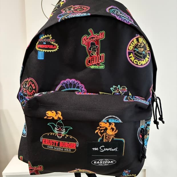 이스트백*심슨 콜라보 백팩