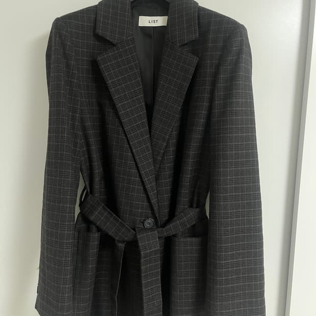 리스트 여성 자켓