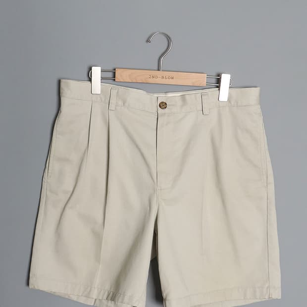 L.L.Bean Pintuck Chino Shorts (36)