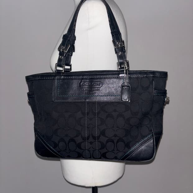 Coach vintage shoulder bad