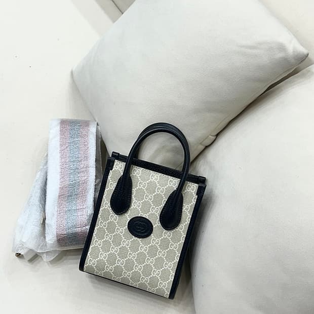 구찌 인터로킹 GG 미니 토트백 (정품)