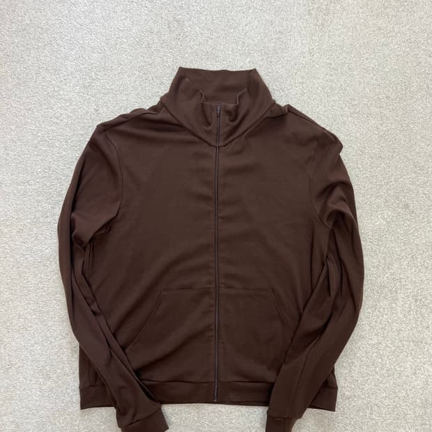 머듈 넥집업 브라운 3사이즈