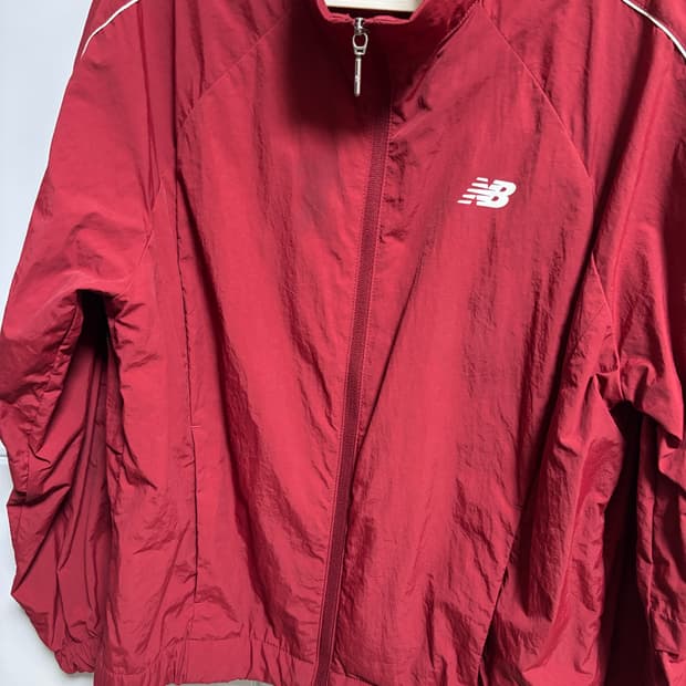 뉴발란스 버건디 바람막이