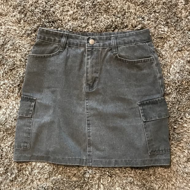 Gray cargo skirt
