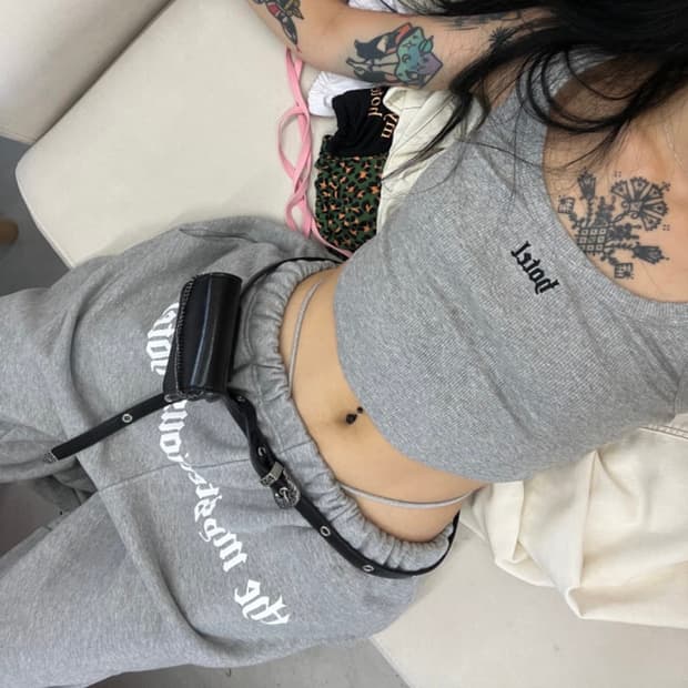 미스테리어스호텔 마이크로 벨트백 블랙