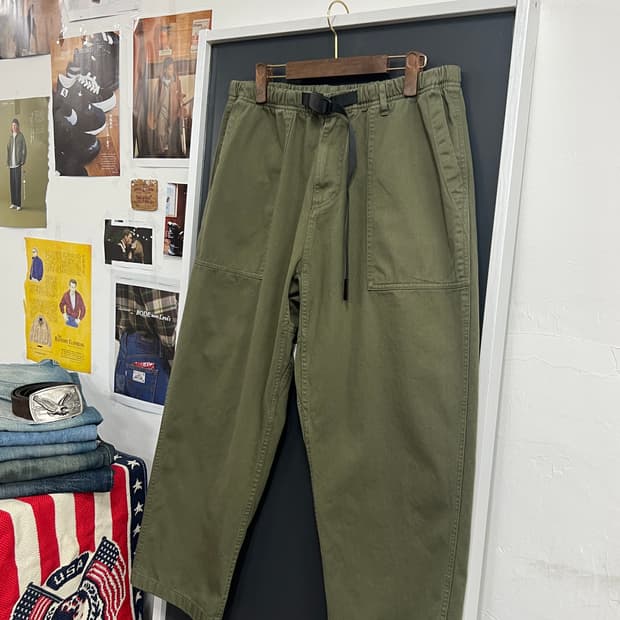 Gramicci 그라미치 루즈 테이퍼드 카키 팬츠