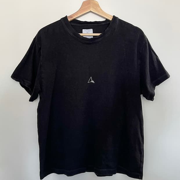 ROA FW22 블랙 목 티셔츠