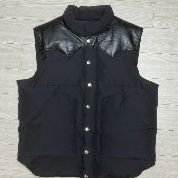 슈가케인 레더 다운 베스트