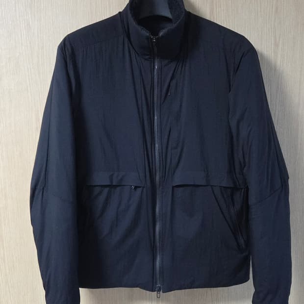 (착샷) 룰루레몬 리퀴지션 봄버 자켓 프리마로프트