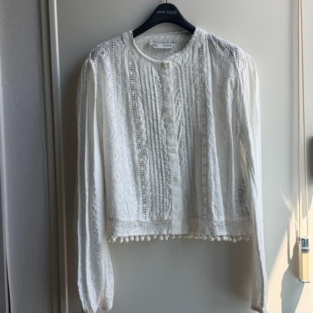 자라 화이트 레이스 블라우스 펀칭 셔츠