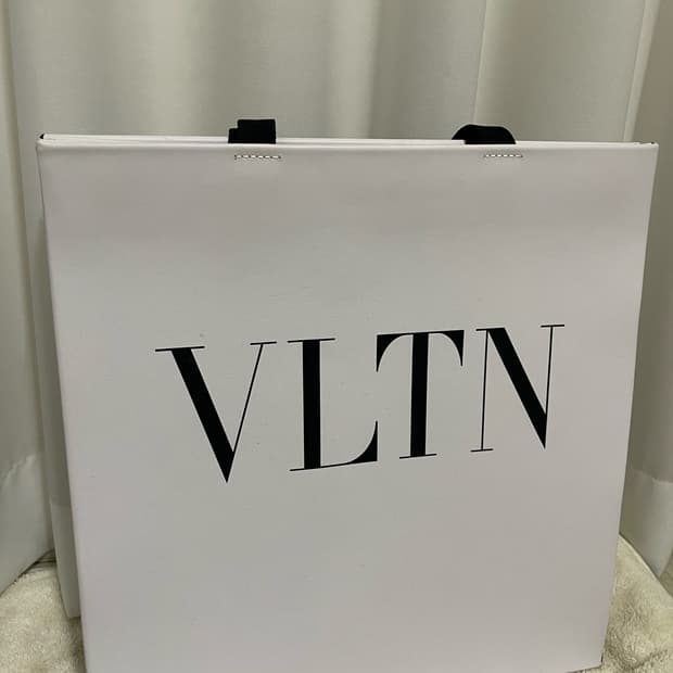 발렌티노 가라바니 VLTN 쇼퍼 가죽 토트백