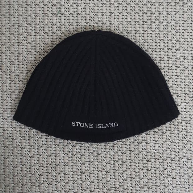 2006년 블랙 울 자수 비니