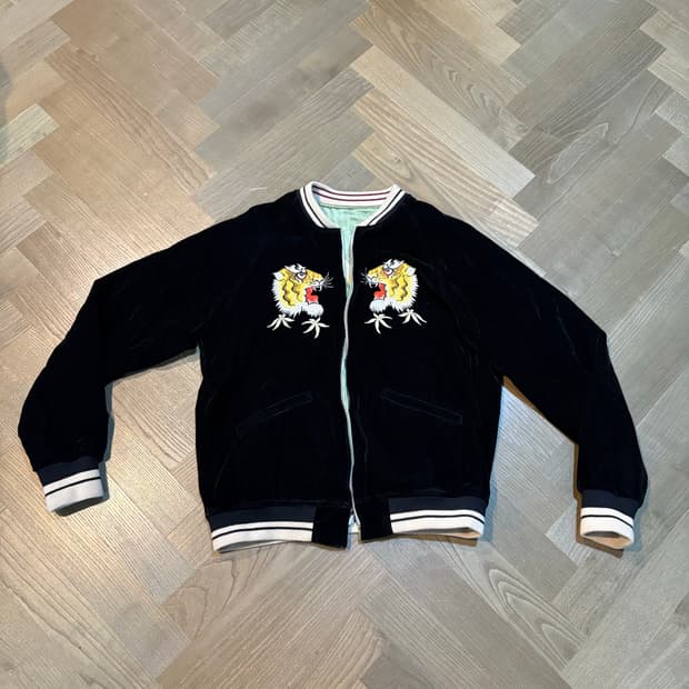 벨벳 수베니어 스카쟌