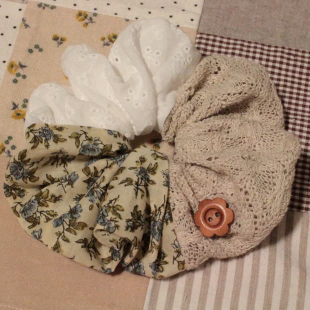 핸드메이드 펀칭레이스 패치워크 스크런치