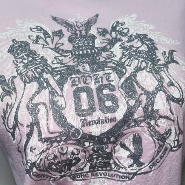 DOHC 베이비 핑크 글리터 그래픽 반팔티