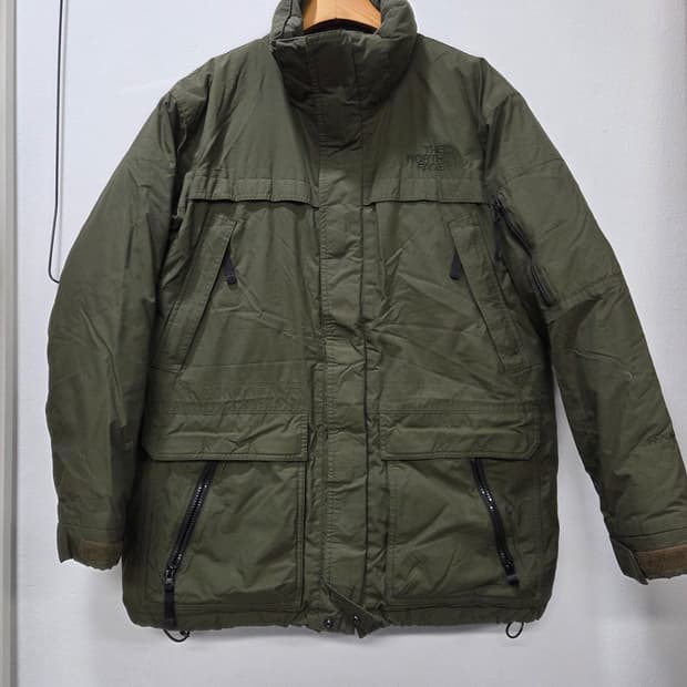 노스페이스 카키색 구스패딩 점퍼