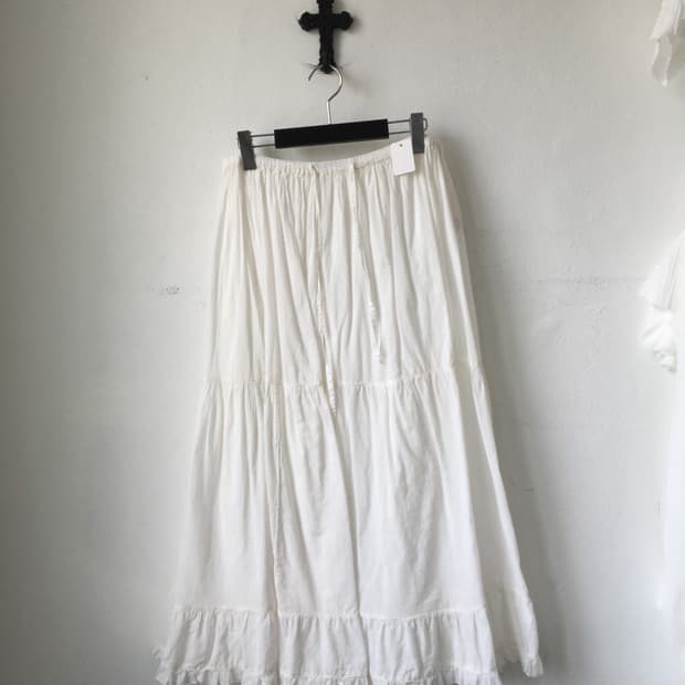 Layer white skirt
