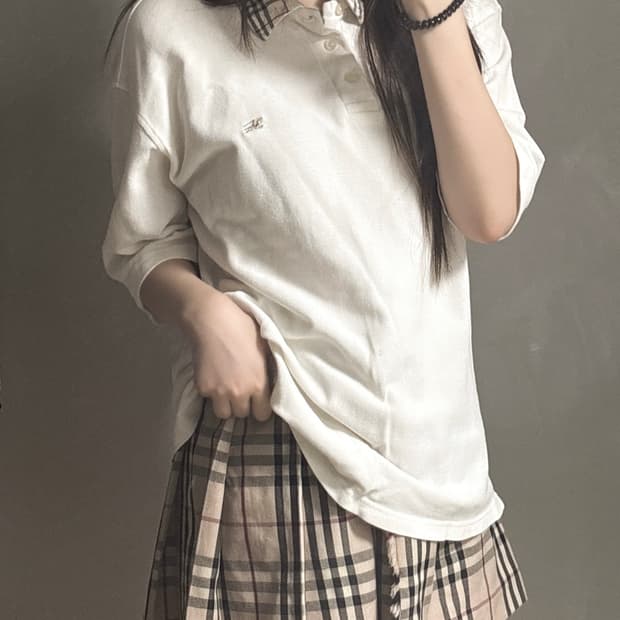 버버리 화이트 카라 티셔츠