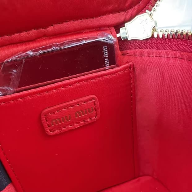 미우 미우 마테라쎄 나파 레더 마이크로 숄더백 레드