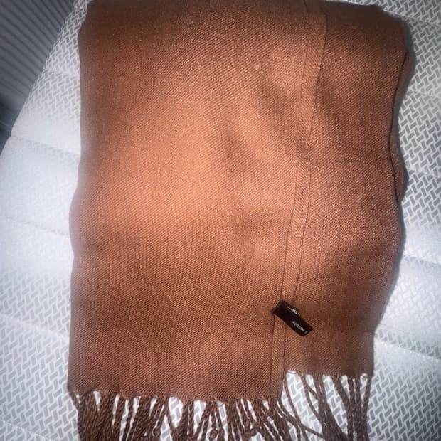 애드슘 브라운 컬러 머플러