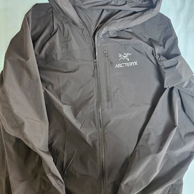 아크테릭스 스쿼미시 바람막이