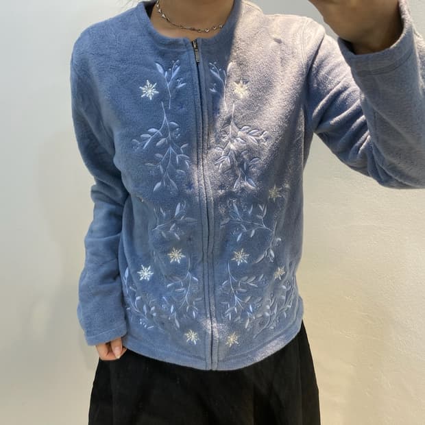 플라워 자수 포인트 플리스 집업