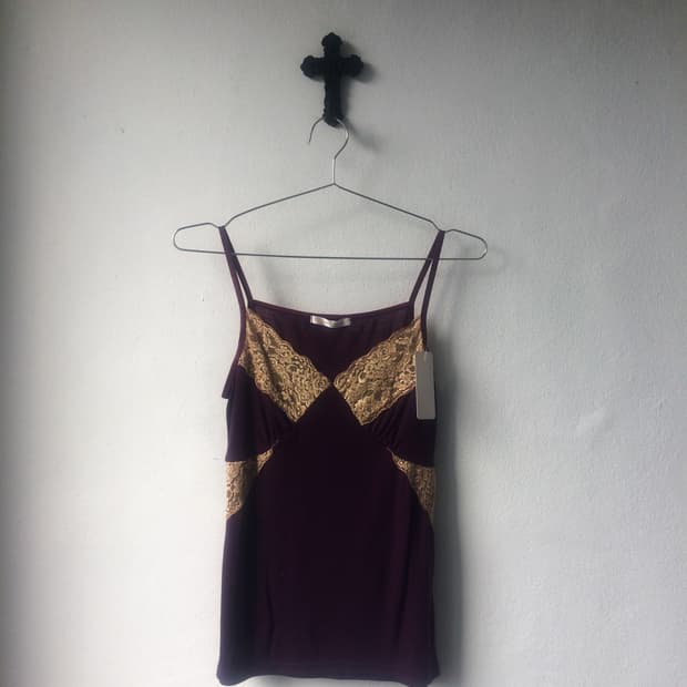 Lace point sleeveless