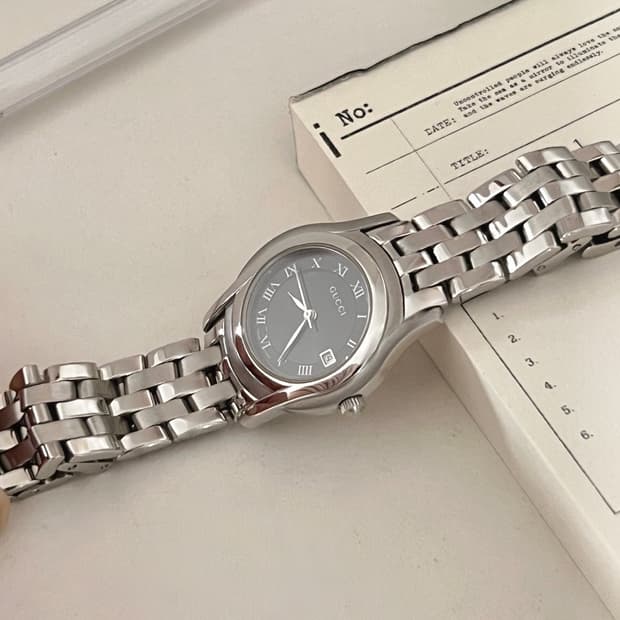 GUCCI  블랙 다이얼 라운드 구찌 시계 